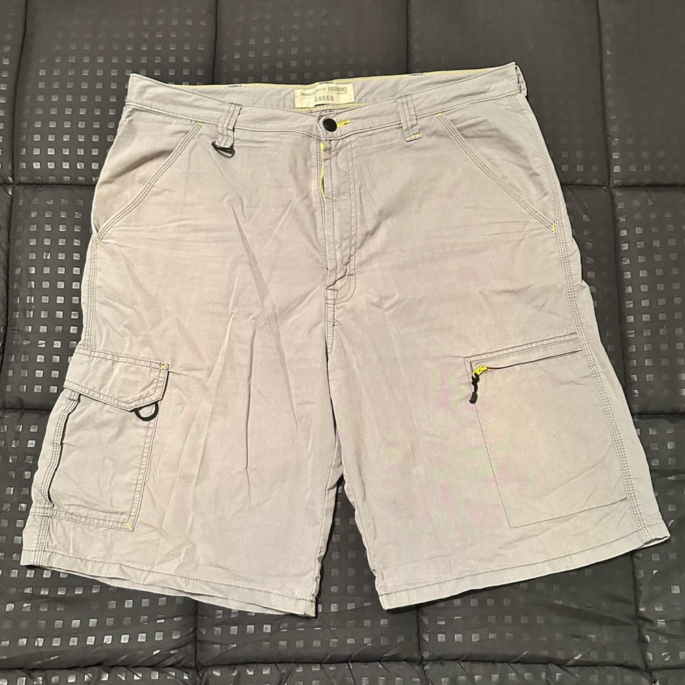Wangler Jean Co. Performance Series Cargo Shorts Size 36 Lightweight Light Gray